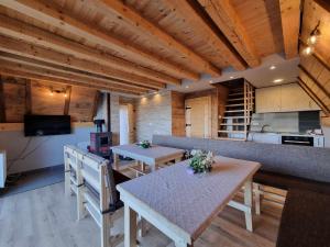a living room with a table and a kitchen at Vila Suvo vrelo in Jahorina