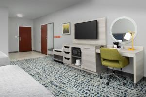 TV a/nebo společenská místnost v ubytování Hampton Inn Duncan