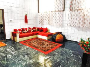 Posezení v ubytování Mannat Inn TS Mysore - Premium Homestay