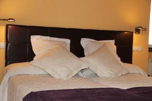 En eller flere senge i et værelse på Casa De Aldea La Galea