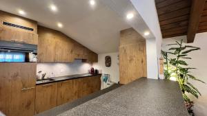 Cucina o angolo cottura di Alpenblick Loft neben Skilift in Amden Arvenbüel