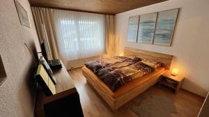 Letto o letti in una camera di Alpenblick Loft neben Skilift in Amden Arvenbüel