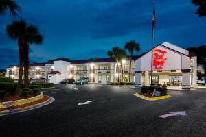 a rendering of a hotel at night at Red Roof Inn Kingsland in Kingsland