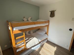 Katil atau katil-katil dalam bilik di Marmots Clan Megève