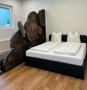 a bedroom with a bed made out of a tree stump at *Wohnung NELE* einzigartig in VS mit Parkplatz in Villingen-Schwenningen