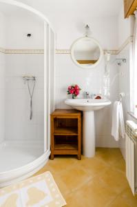 a white bathroom with a sink and a shower at Fonte San Pedrín in Cajide