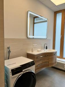 a bathroom with a sink and a mirror at *Wohnung NELE* einzigartig in VS mit Parkplatz in Villingen-Schwenningen