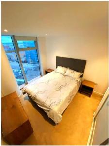 Katil atau katil-katil dalam bilik di lovely one bedroom apartment in Ilford town