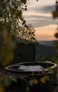 a hot tub on a table with a view of the mountains at Chilloutzonе - Будинок з безкоштовним джакузі та кінотеатром in Slavske