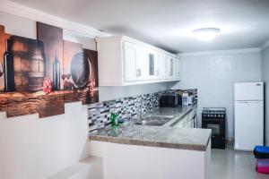 Kuchyň nebo kuchyňský kout v ubytování MARIBART RESIDENCE - Électricité inclus, Forage