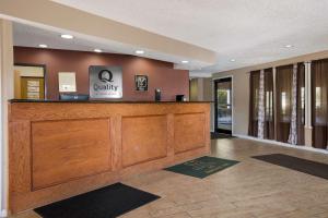Lobi atau kawasan kaunter penerimaan di Quality Inn Ashland East +22 gambar