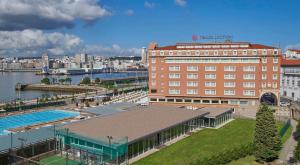 Бассейн в NH Collection A Coruña Finisterre или поблизости