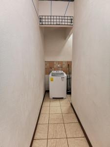 a hallway with a small refrigerator in a room at Cabaña Vista Verde in Cartago
