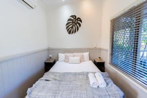 BIG4 Tasman Holiday Parks - Rowes Bay客房内的一张或多张床位