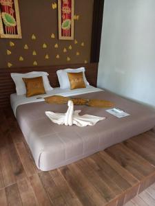 a bedroom with two beds with a swan on it at The Park Ayutthaya Resort And Spa in Phra Nakhon Si Ayutthaya