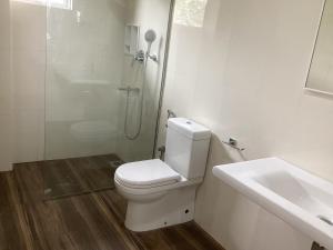 a bathroom with a toilet and a shower and a sink at Mountjoy Ella in Ella