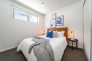 a bedroom with a large white bed and a window at Avon Lane @ Gilberton in Adelaide