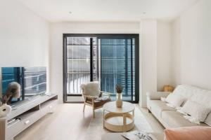 Seating area sa Refined City Pad in Central Melbourne with Pool