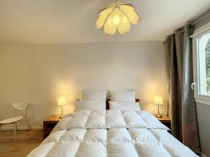 Posteľ alebo postele v izbe v ubytovaní Appartement F2 avec balcon, proche des Thermes à Lamalou-les-Bains, Animaux Acceptés, Parking Gratuit - FR-1-451-166
