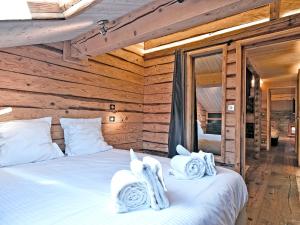 a bedroom with a bed with towels on it at Duplex confortable avec conciergerie à Méribel - FR-1-613-9 in Méribel