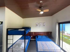 Letto o letti in una camera di POSADA MIRADIA