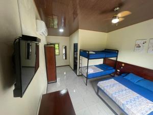 Letto o letti in una camera di POSADA MIRADIA