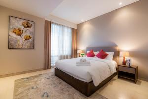 a bedroom with a large bed and a window at Park view Avalon Apartment District 1 HCM City in Ho Chi Minh City