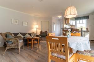 a living room with a table and a couch at FeWo Haus Friesenkind in Garding