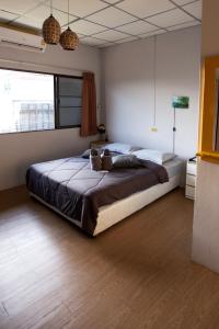 Postel nebo postele na pokoji v ubytování Holiday Phangan - Hostel & Bar