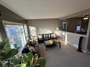 Η κουζίνα ή μικρή κουζίνα στο Spacious & Private Retreat near West Edmonton Mall