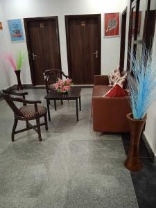 Uma área de estar em OYO Yeti Inn Hotel Near Appu Ghar