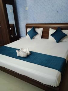 Cama ou camas em um quarto em OYO Yeti Inn Hotel Near Appu Ghar