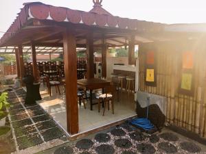 Restaurant o un lloc per menjar a ZEN MOON Hostel