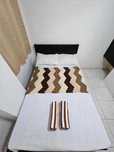 a small bed in a small room with at Villa Tomasa Boracay Dmall in Boracay