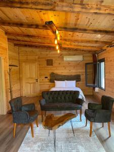 a room with a bed and a couch and chairs at Tepe Dağ Evleri in Çamlıhemşin +34 photos