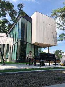 Bygningen som villaen ligger i + 11 billeder