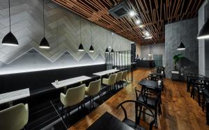 a restaurant with tables and chairs in a room at Hotel Riverside Ulsan in Ulsan