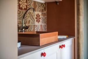 Agriturismo Casalino18的厨房或小厨房