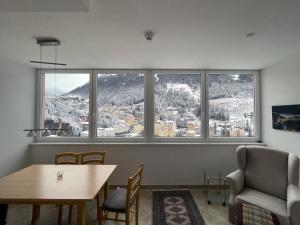 Nespecifikovaný výhled na hory nebo výhled na hory při pohledu z apartmánu