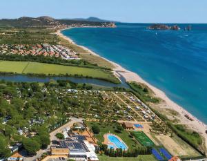 an aerial view of a beach and the ocean at Camping & Bungalows Platja Brava in Pals