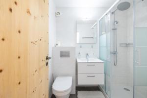 a bathroom with a toilet and a glass shower at 2203 Modernes Studio mit Balkon in Vulpera