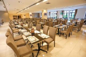 Restaurace v ubytování Bridal Tea House Hotel-Free Shuttle Bus for Canton Fair