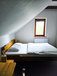 Een bed of bedden in een kamer bij Gościniec Gryszczeniówka