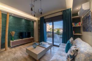 Гостиная зона в Filia's Memories Apartments