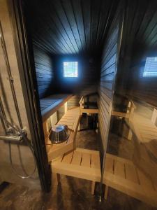 an overhead view of a small cabin with benches and a shower at Lomariihi 1 in Muurame