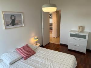 Postel nebo postele na pokoji v ubytování Suite Miramar - Check in h24 - Wifi