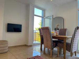 TV a/nebo společenská místnost v ubytování Suite Miramar - Check in h24 - Wifi