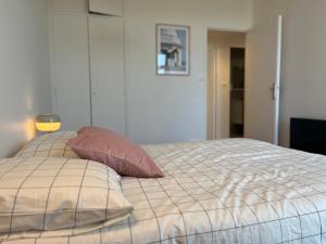 Postel nebo postele na pokoji v ubytování Suite Miramar - Check in h24 - Wifi