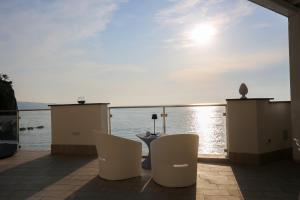 a patio with a view of the water at Hotel Giosue' a mare in Meta