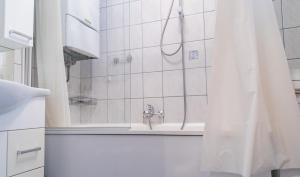 Kupatilo u objektu Studio Apartment, 3 min to U1 Reumannplatz
